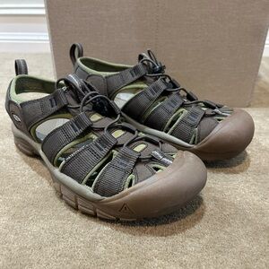 KEEN Brown and Green Closed-Toe Men's Outdoor Sandals size 9